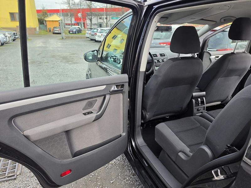 Volkswagen Touran 1.6 TDI 7MIST DSG  - fotka 8 z 17