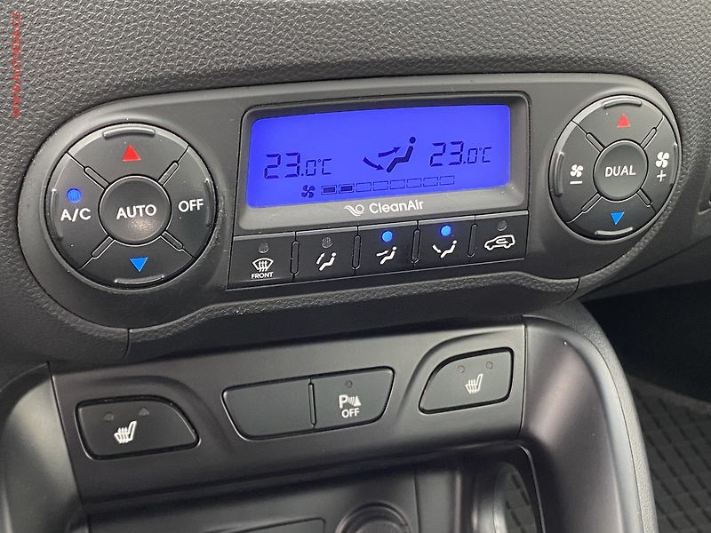 Hyundai ix35 (2013) 1.6 GDi, ČR, AC, tempo, park - fotka 14 z 15