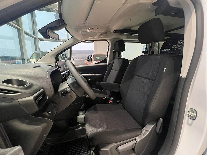 Opel Combo (2026) Crew Van L2 1,5 CDTi 102k MT6 - fotka 6 z 13