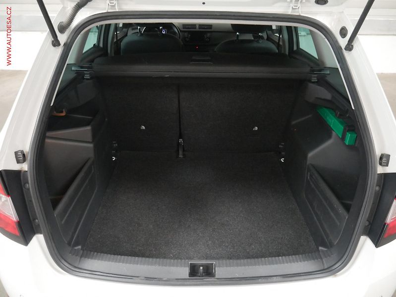 Škoda Fabia (2022) 1.0 TSi, ČR, Ambition, zámek - fotka 7 z 19