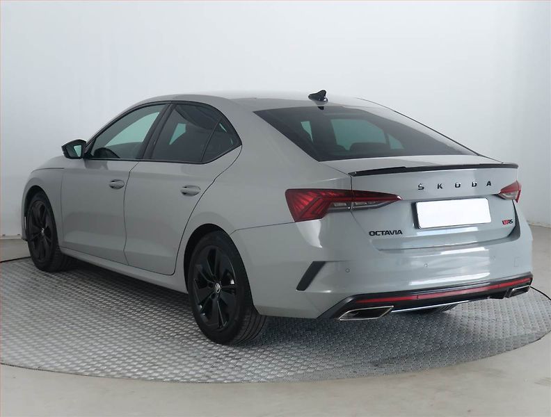 Škoda Octavia (2021) RS 2.0 TSI - fotka 4 z 17