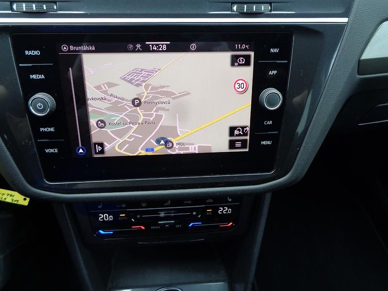 Volkswagen Tiguan 2.0 TDI DSG Life 7 míst 110kW - fotka 17 z 30