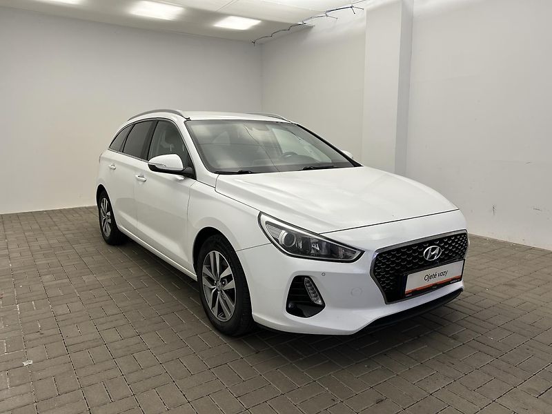 Hyundai i30 1.6 CRDI Style - fotka 21 z 24