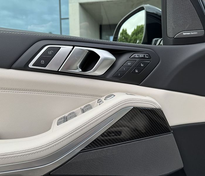 BMW X7 xDrive 40d - fotka 14 z 24