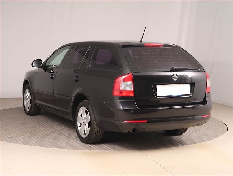 Škoda Octavia (2011) Elegance 1.6 TDI, Automat - fotka 4 z 17