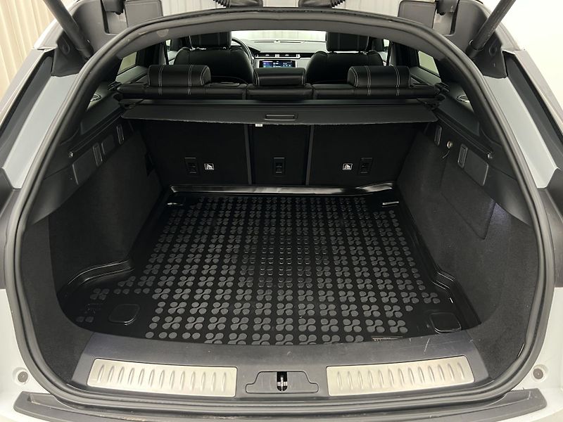 Land Rover Range Rover Velar D300 SE AUT - fotka 5 z 53