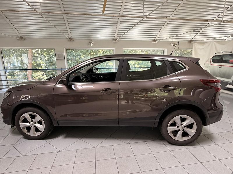 Nissan Qashqai 1,3 - fotka 9 z 29