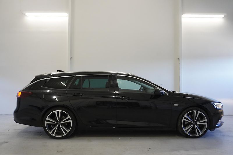 Opel Insignia 2,0T 260PS SPORTS TOURER 4X4 A - fotka 4 z 31