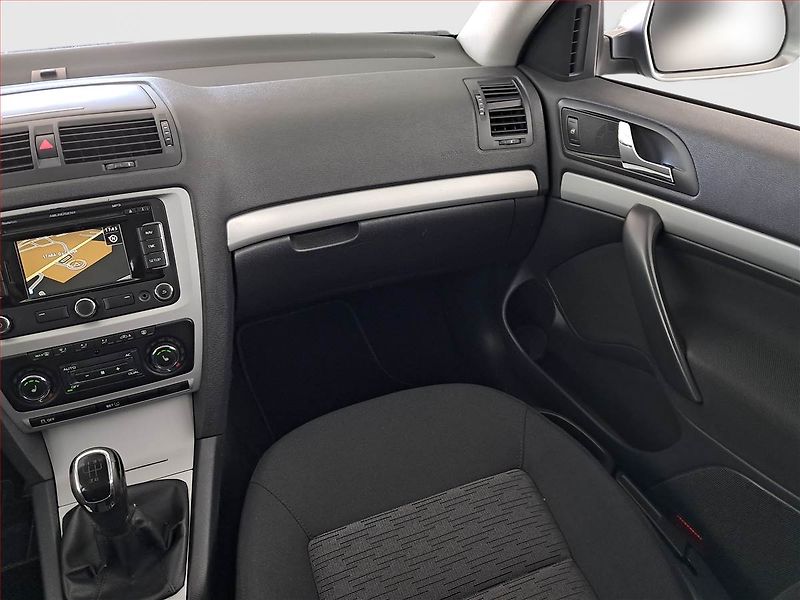 Škoda Octavia (2012) 1.6 TDI, Navi, Tempomat - fotka 8 z 16