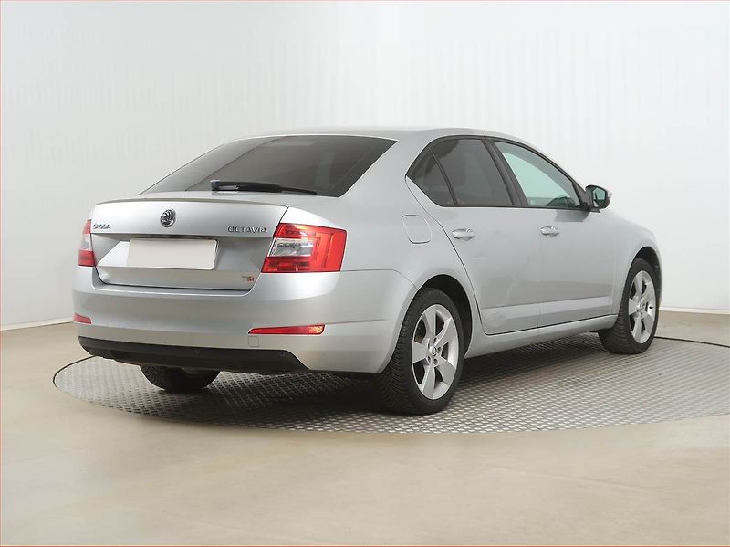 Škoda Octavia (2013) 1.8 TSI, Tempomat - fotka 5 z 17