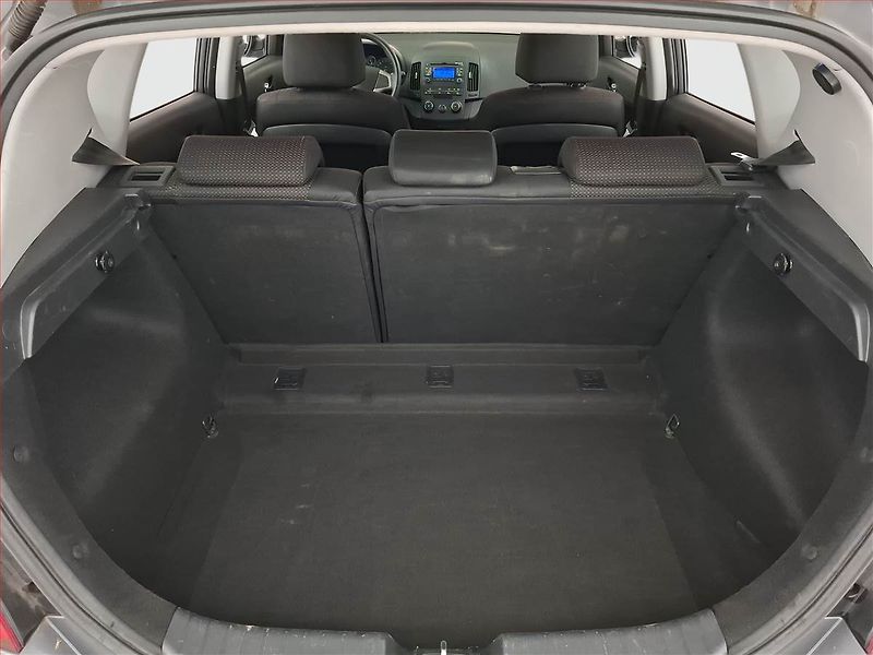 Hyundai i30 (2010) 1.4 CVVT, zamluveno - fotka 13 z 14