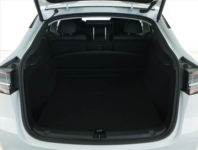 Tesla Model Y (2022) Performance 79kWh, SoH 91% - fotka 14 z 21