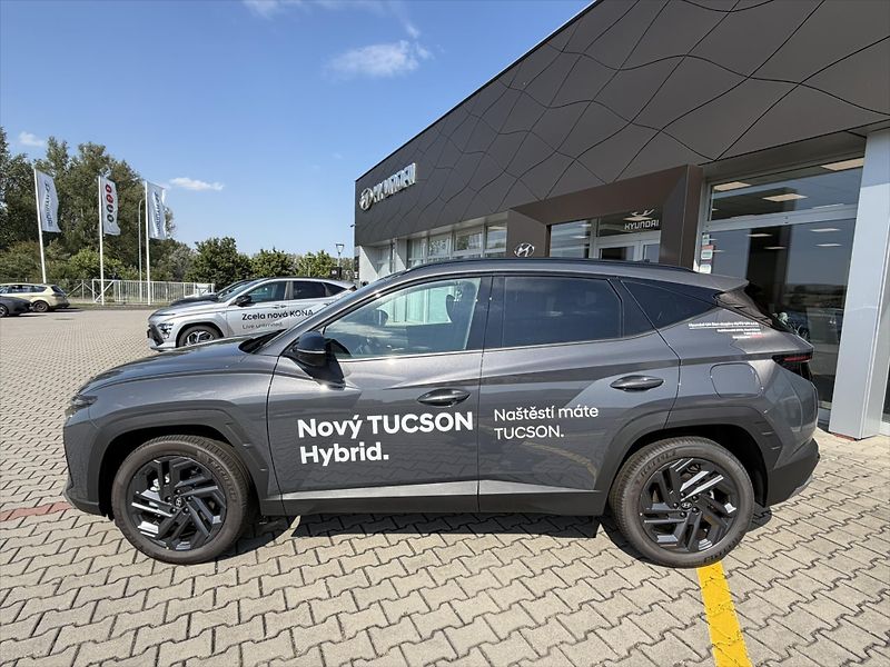 Hyundai Tucson (2026) 1,6 T-GDI HEV 4×4 AT 176 kW  G - fotka 2 z 12