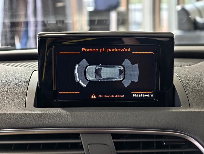 Audi Q3 2.0 TDi 120kW QUATTRO S-line   - fotka 15 z 21