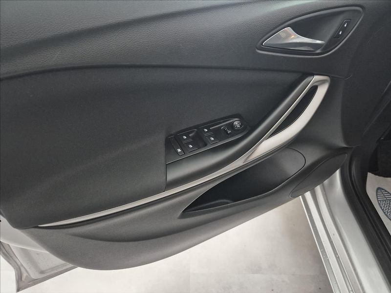 Opel Astra CDTi 81kW Excite ST - fotka 9 z 28