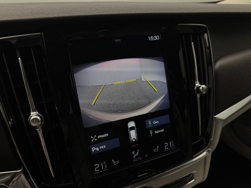 Volvo V90 CC D4 AWD MOMENTUM AUT - fotka 45 z 46