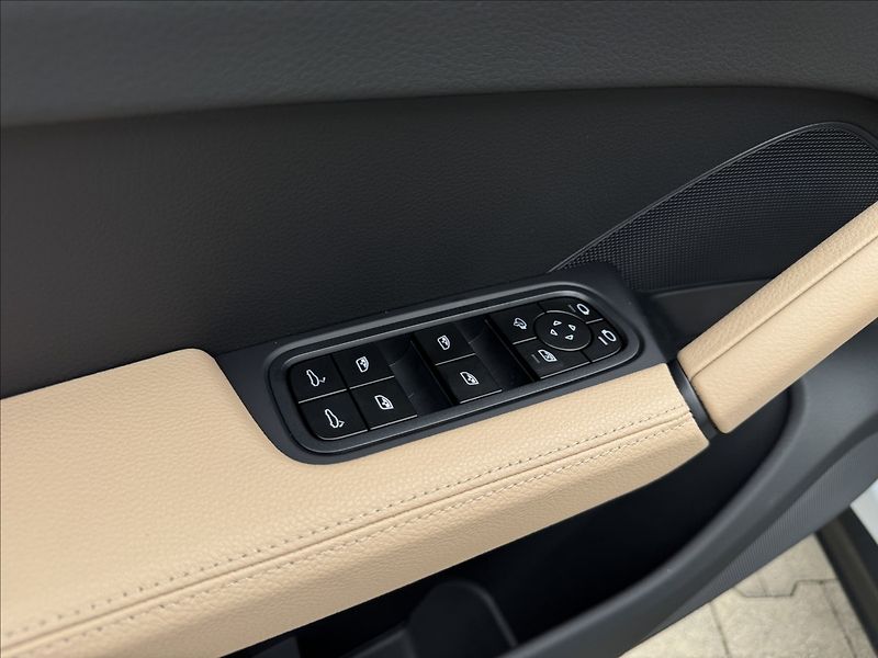 Porsche Cayenne Coupe E3 II Sport Chrono Vzduc - fotka 26 z 34
