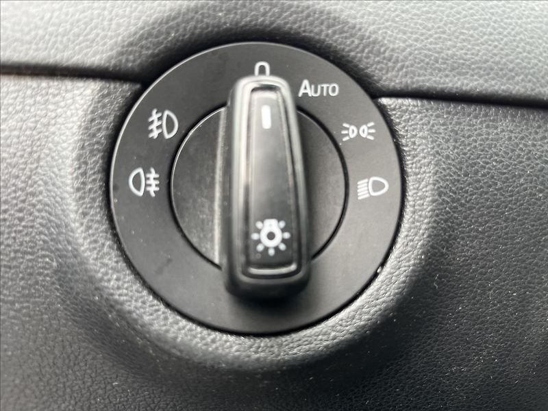 Škoda Octavia 1,6 TDi KLIMA TAŽNÉ SERVIS - fotka 24 z 34