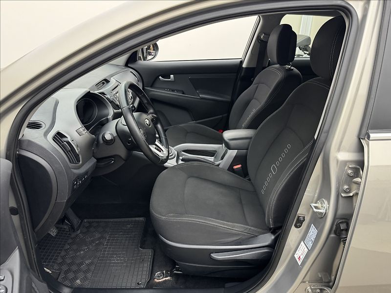 Kia Sportage 2,0 4X4 DPH VÝHŘEV TAŽNÉ ČR - fotka 25 z 33