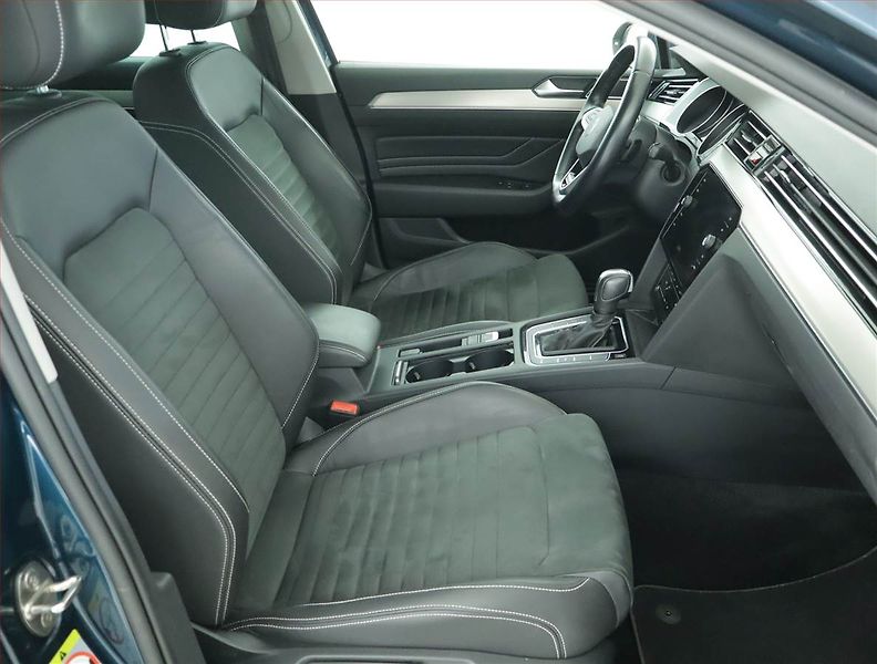 Volkswagen Passat (2021) Elegance 2.0 TDI - fotka 9 z 22