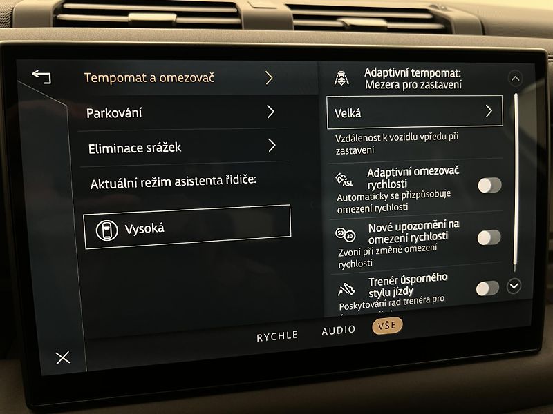 Land Rover Defender 110 D250 X-DYNAMIC SE 1. maj.  - fotka 34 z 47