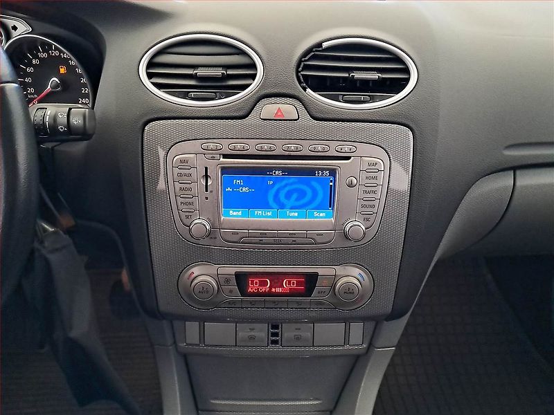 Ford Focus (2009) 1.8 16V, po STK, Tažné - fotka 12 z 15