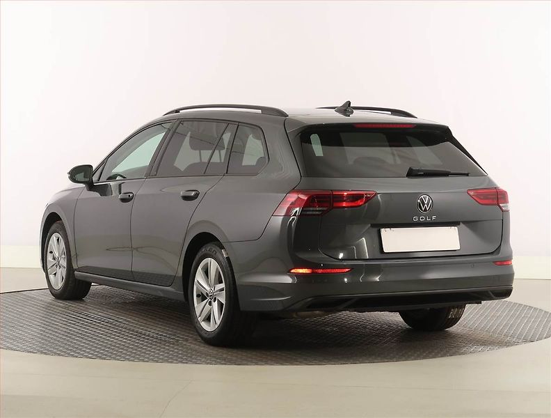 Volkswagen Golf (2023) Life 2.0 TDI, Automat - fotka 4 z 23