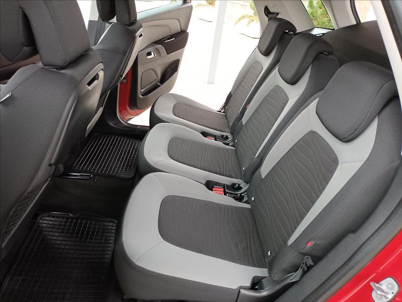 Citroën C4 Picasso 1,2 -81KW,DIGIKLIMA,KOLA - fotka 18 z 46