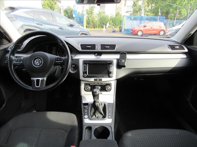 Volkswagen Passat 1,6 TDi 77kW Variant - fotka 11 z 30