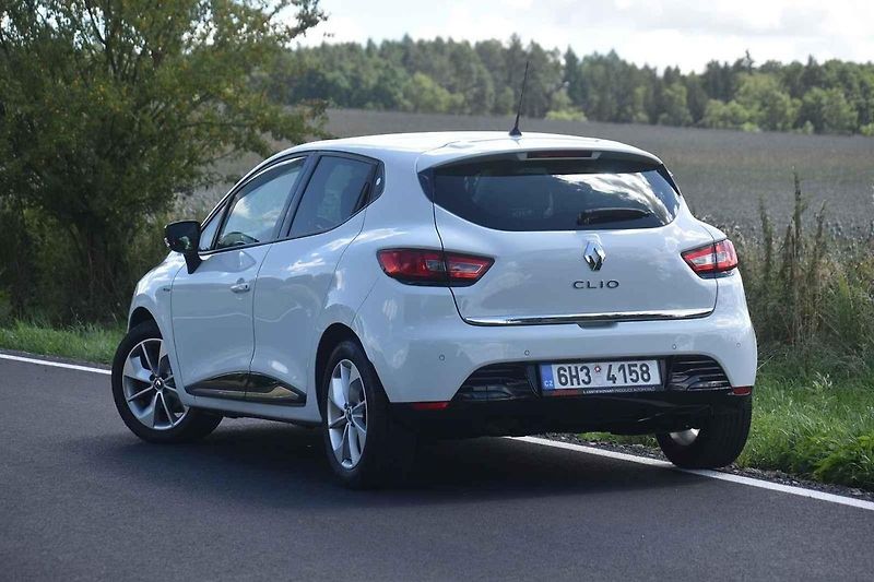 Renault Clio jezdí dobře jak na kvalitním, tak i na horším povrchu.