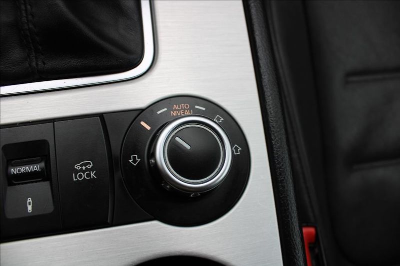 Volkswagen Touareg 3,0 TDi  4 x 4, AUTOMAT, DPH - fotka 28 z 40