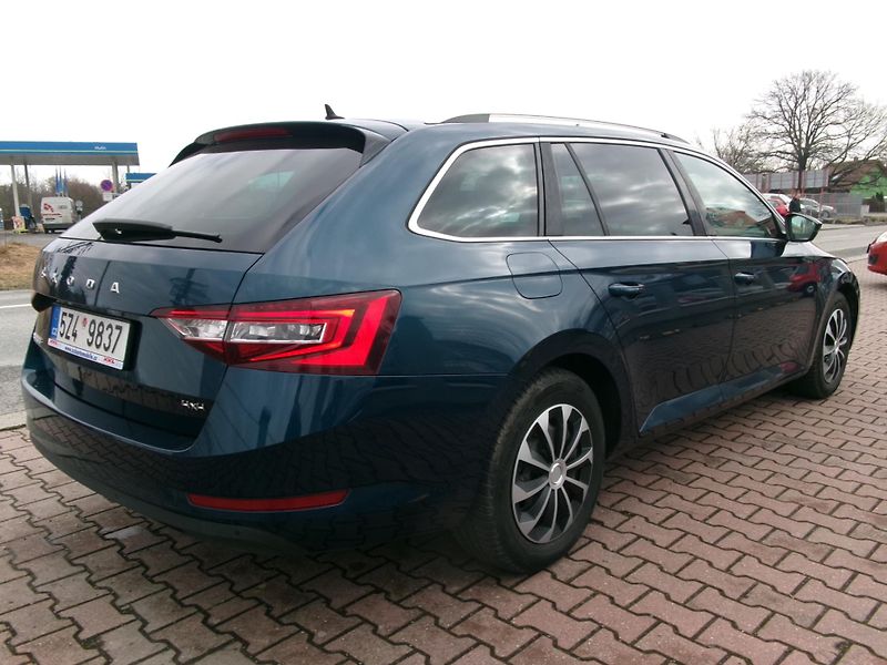 Škoda Superb (2015) 2,0TDI NAVI ACC 4x4 - fotka 9 z 36