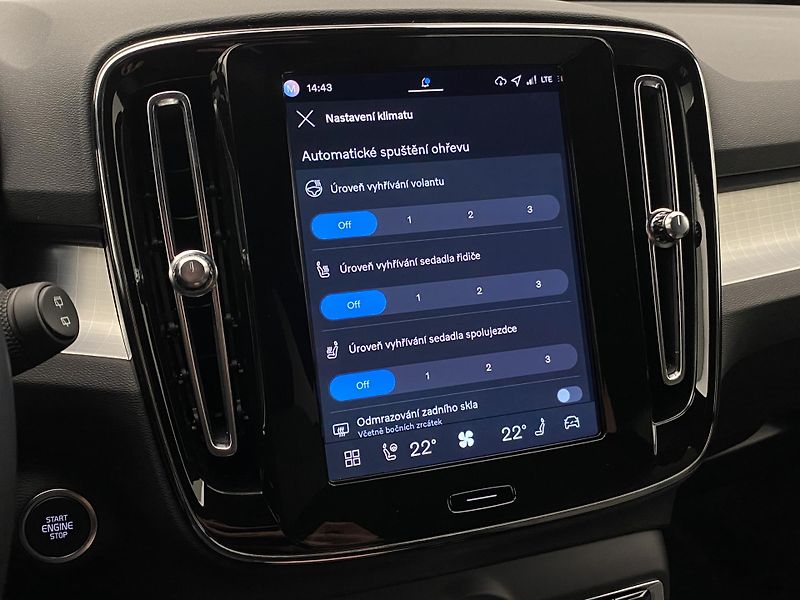Volvo XC40 (2025) B3 AUT DARK PLUS - fotka 43 z 64