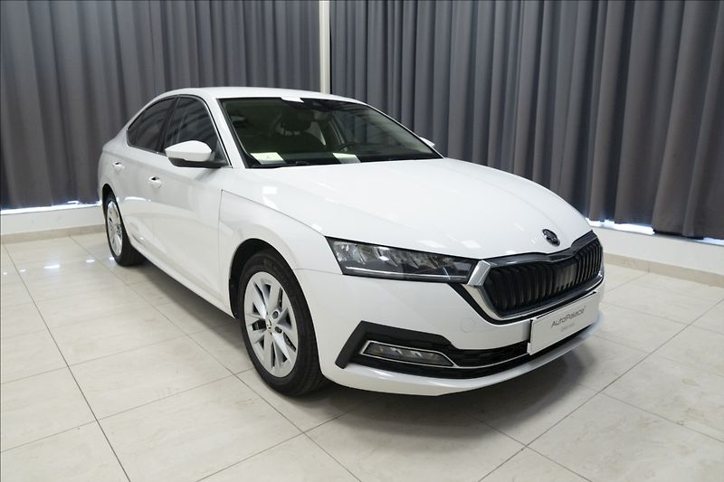 Škoda Octavia 2,0 TDI ČR KEYLESS VÝHŘEV ČR - fotka 3 z 39