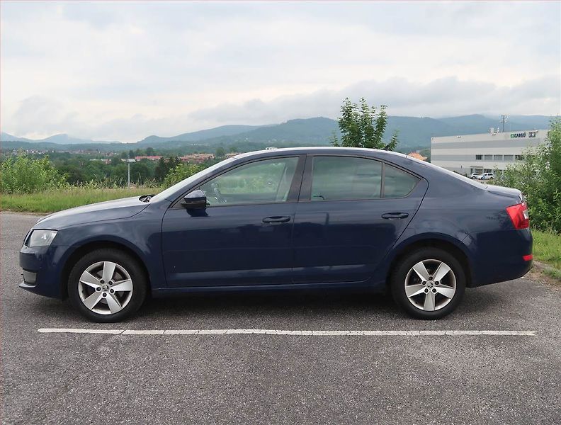Škoda Octavia (2016) 2.0 TDI, Navi, Xenony - fotka 3 z 15