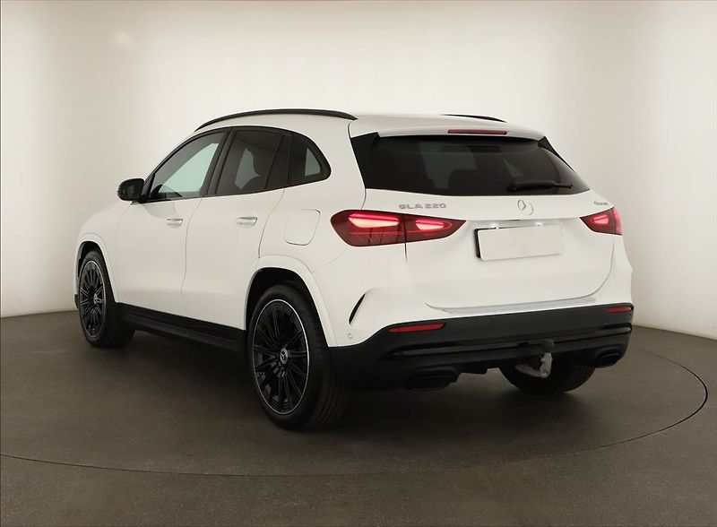 Mercedes-Benz GLA (2026) 220 4MATIC, AMG LINE - fotka 4 z 21