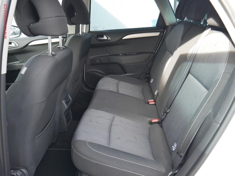 Citroën C4 (2011) 1.6i, ČR, AC, temp, park - fotka 10 z 18