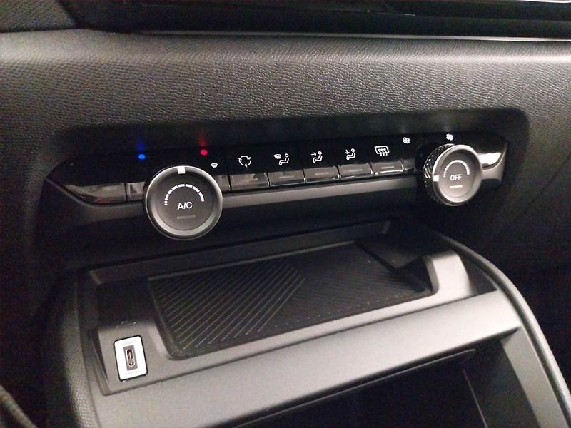 Citroën C4 (2024) 1.2 PureTech, ČR,1.maj - fotka 13 z 18