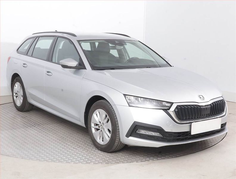 Škoda Octavia (2022) Ambition 2.0 TDI, ČR,1.maj - fotografie inzerátu