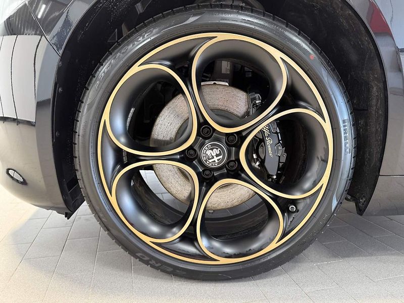 Alfa Romeo Giulia (2025) 2.0 Turbo 280k AT8 AWD  INTENS - fotka 23 z 23