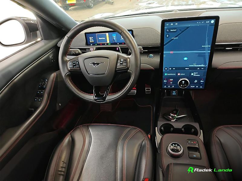 Ford Mustang Mach-E (2021) AWD 76 kWh | SOH 94 %, 4×4 - fotka 6 z 9