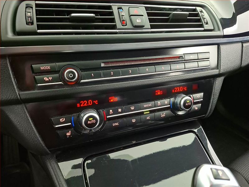 BMW Řada 5 (2014) 520d xDrive, 4X4, Automat - fotka 15 z 21
