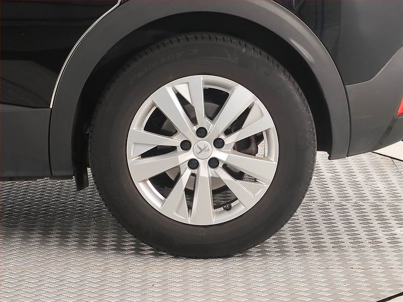 Peugeot 3008 (2020) 1.2 PureTech, Automat, Navi - fotka 15 z 18