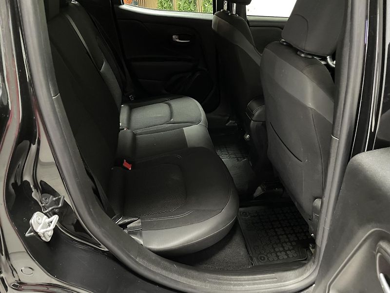 Jeep Renegade 1.3 T4 AT ČR 1.MAJ.SERVIS NAVI - fotka 15 z 23