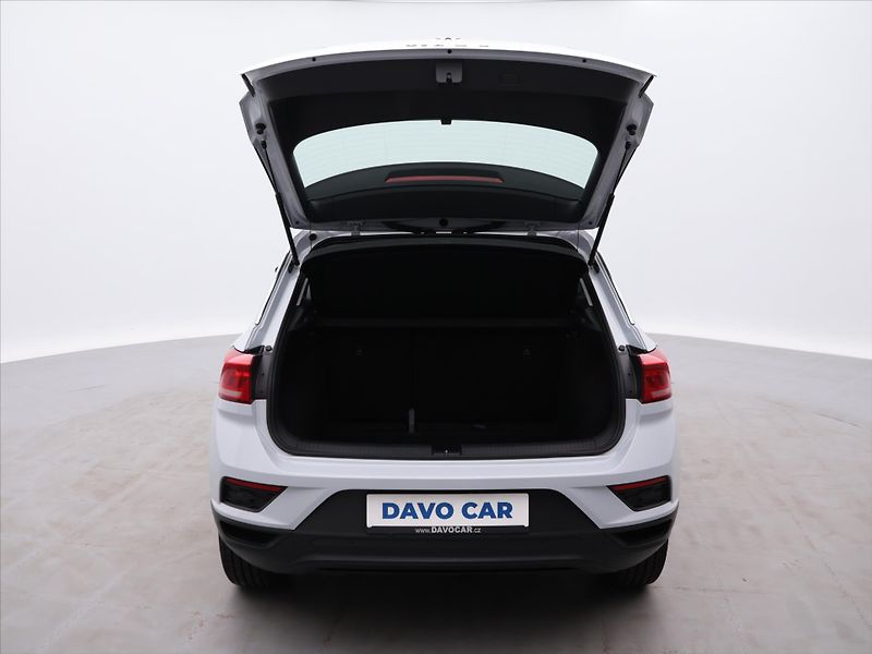 Volkswagen T-Roc 1,5 TSI 110 kW Aut.Klima 1.Maj - fotka 9 z 29