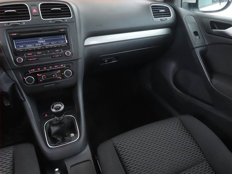 Volkswagen Golf (2012) 1.2 TSI, Tempomat - fotka 8 z 14