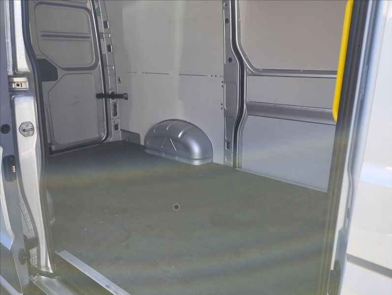 Volkswagen Crafter 2,0 130KW - fotka 9 z 17