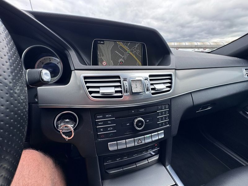 Mercedes-Benz Třídy E (2016) 350 3,0D 4X4 AUTOMAT BLUETEC - fotka 26 z 45
