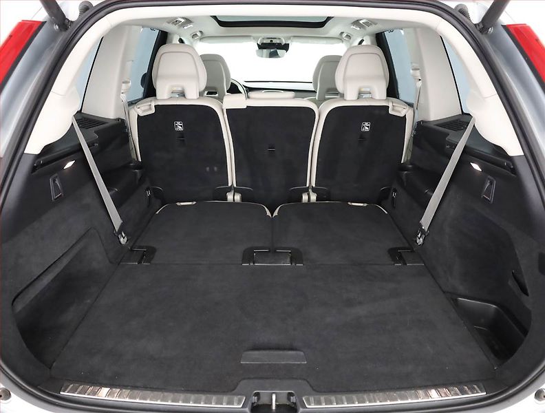 Volvo XC90 (2018) D5 AWD - fotka 20 z 21