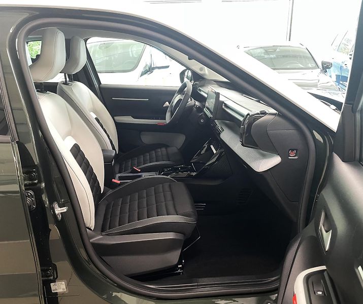 Citroën C3 Aircross (2026) MAX Hybrid 145k Aut 7 míst - fotka 13 z 25
